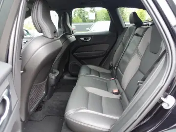 XC60 Black Edition Plus B5 AWD 360 Cam Four-C