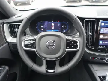 XC60 Black Edition Plus B5 AWD 360 Cam Four-C