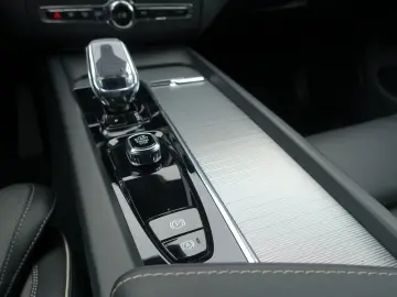 XC60 Black Edition Plus B5 AWD 360 Cam Four-C