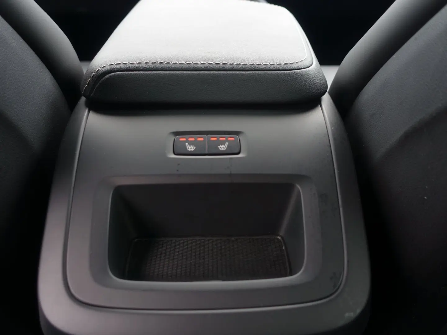 XC60 Black Edition Plus B5 AWD 360 Cam Four-C