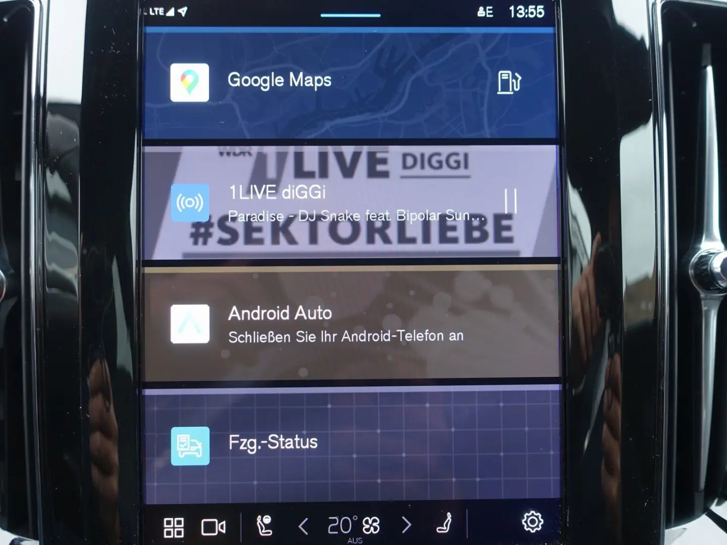 XC60 Black Edition Plus B5 AWD 360 Cam Four-C