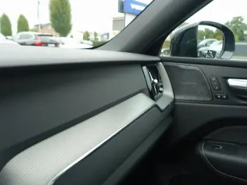 XC60 Black Edition Plus B5 AWD 360 Cam Four-C