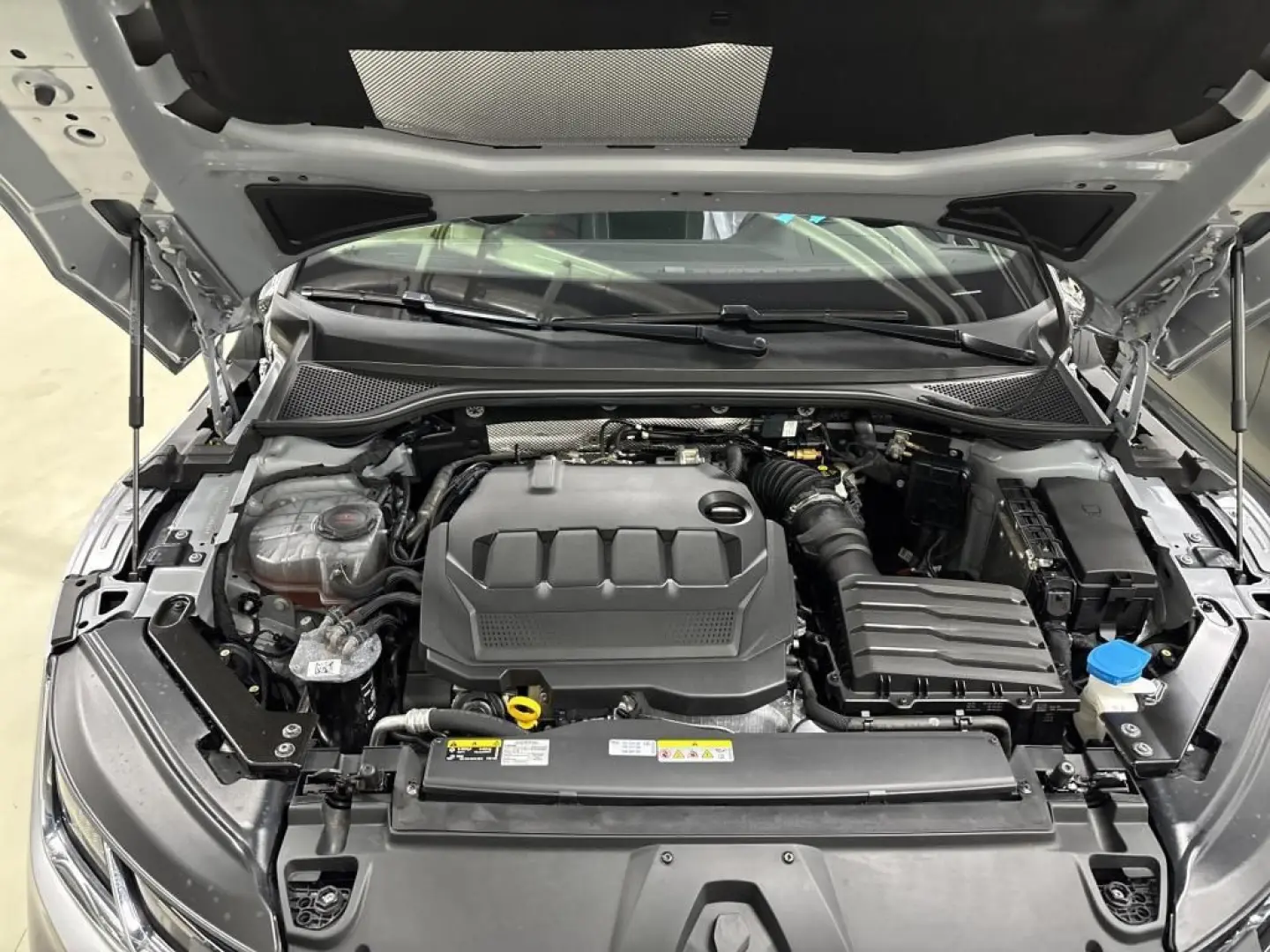 Arteon R-Line 2.0 TDI DSG ACC AHK CAM NAV LED