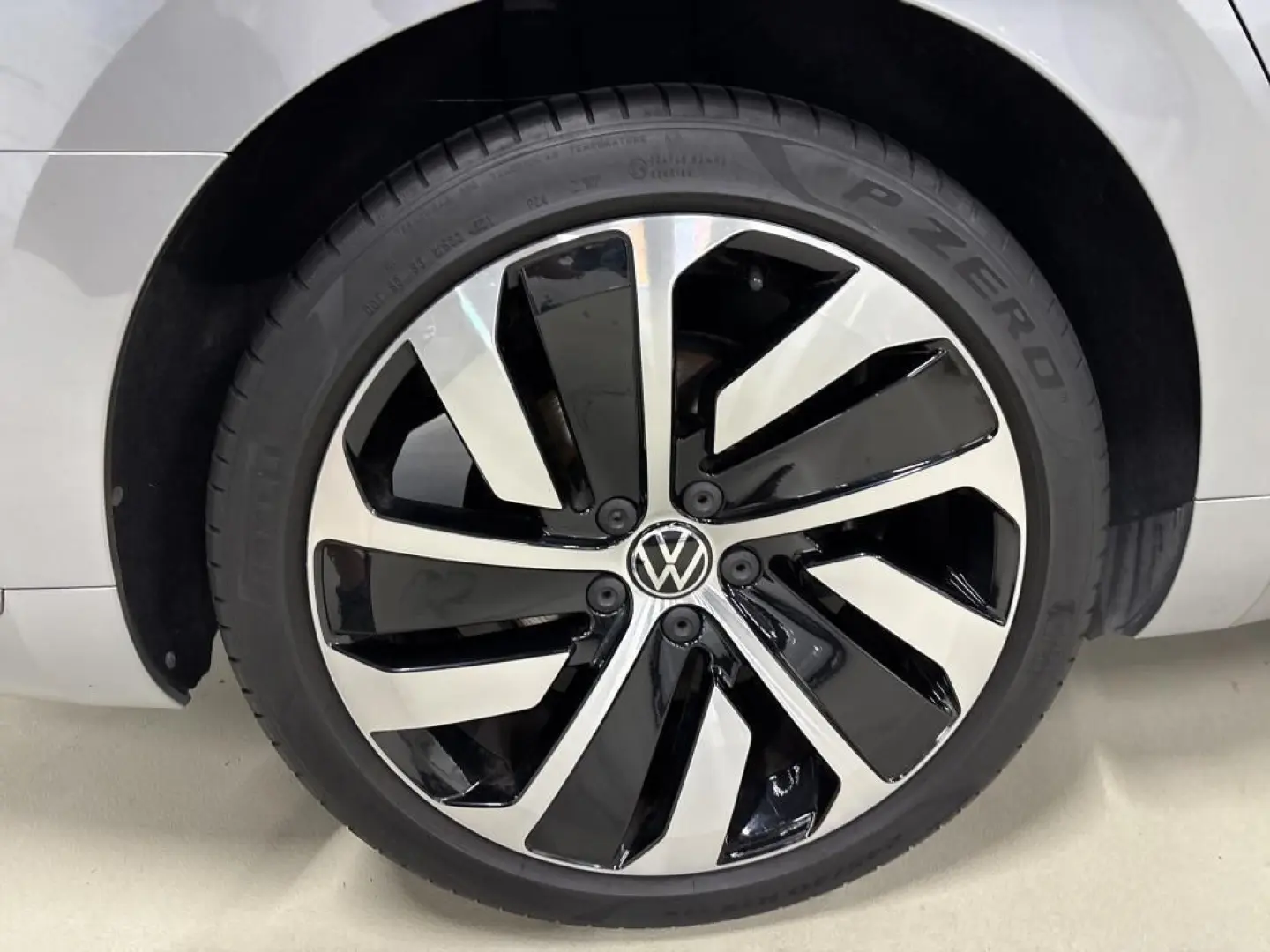 Arteon R-Line 2.0 TDI DSG ACC AHK CAM NAV LED