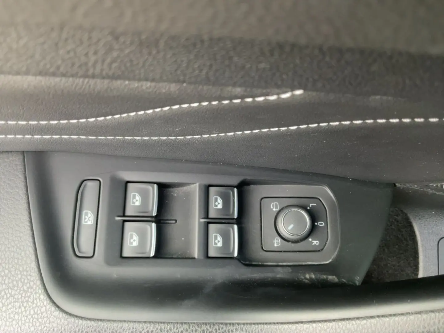 Arteon 1.4 TSI eHYBRID R-LINE IQ NAV ACC SHZ RFK