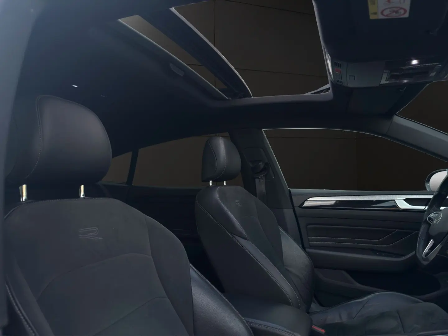 Arteon R-Line  Pano Kamera Ambiente ACC Carplay