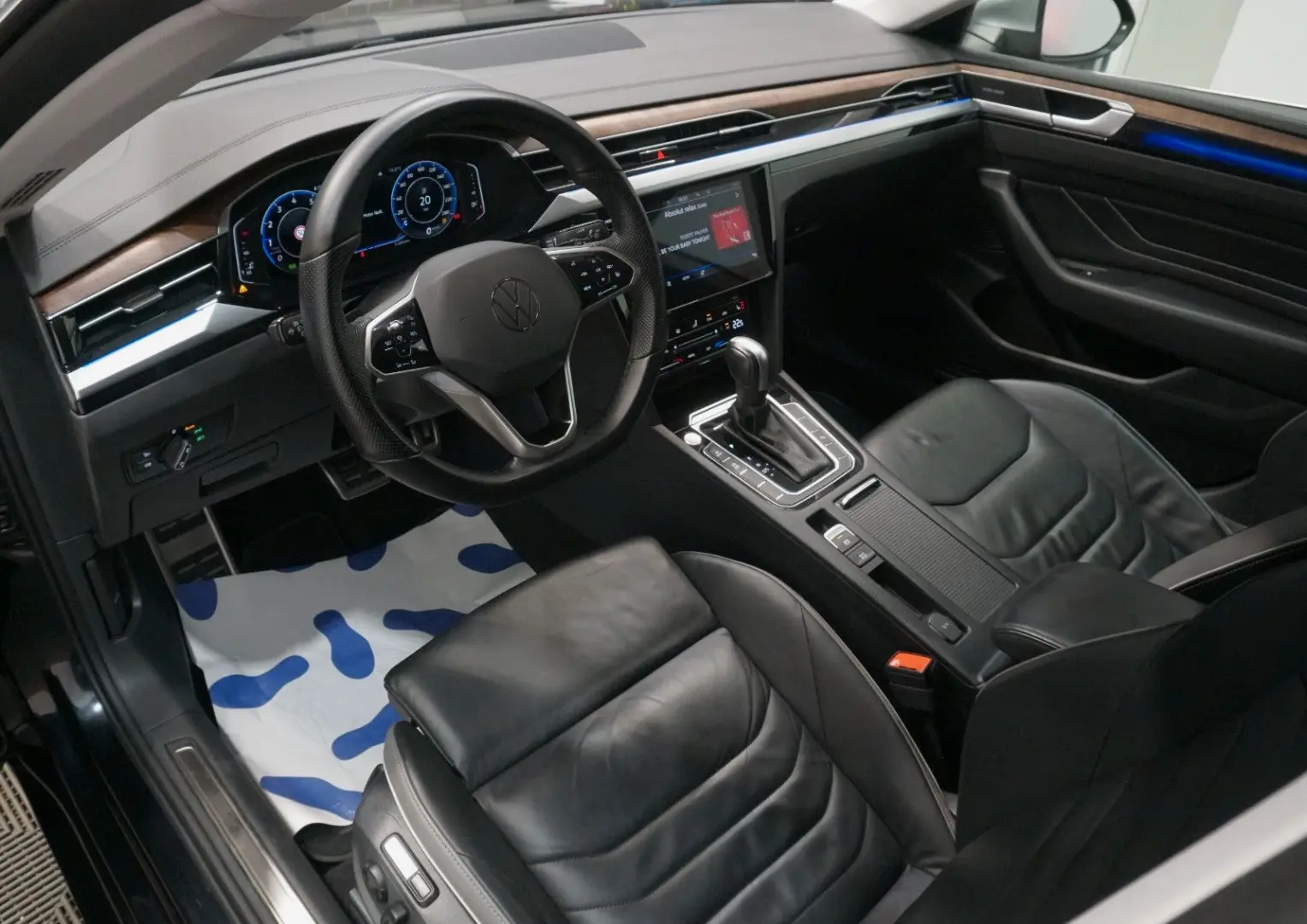 Arteon Elegance 2.0 TSI ACC AHK IQ.Light Massage