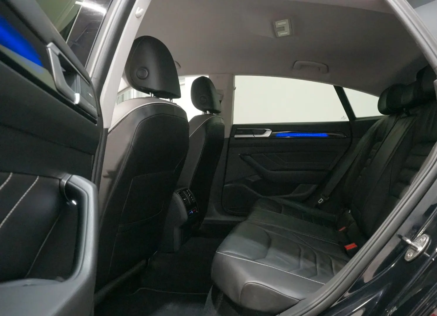 Arteon Elegance 2.0 TSI ACC AHK IQ.Light Massage