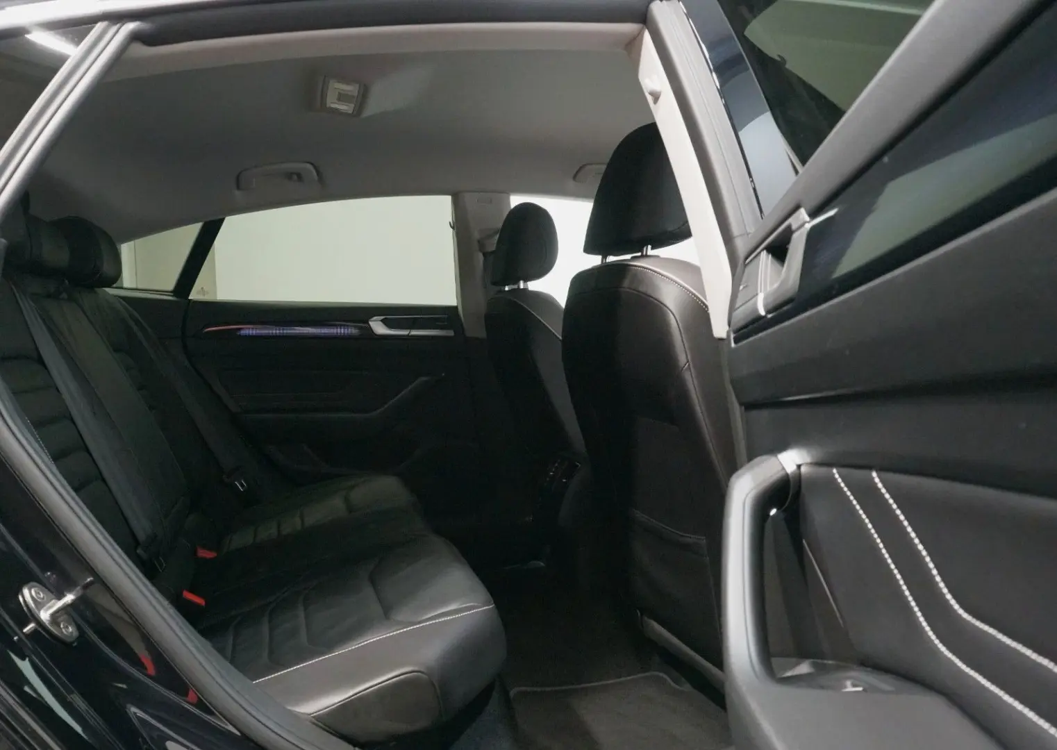 Arteon Elegance 2.0 TSI ACC AHK IQ.Light Massage