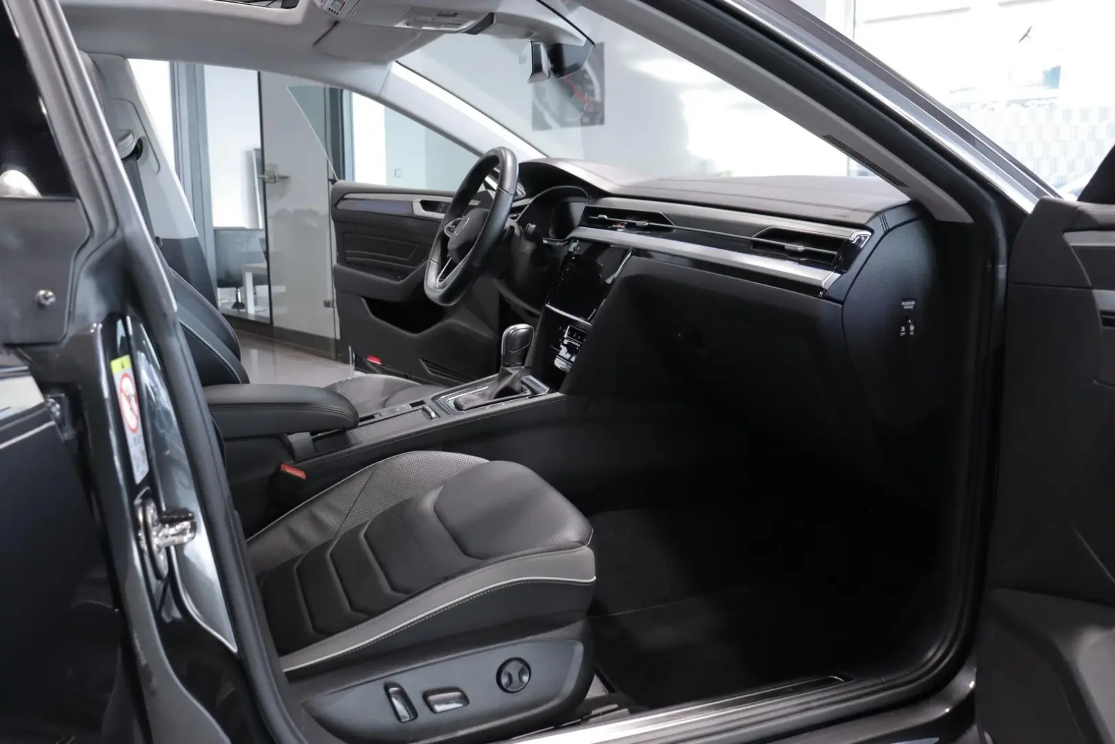 Arteon 2.0TDI DSG Elegance  PANO AHK STANDHEIZ.