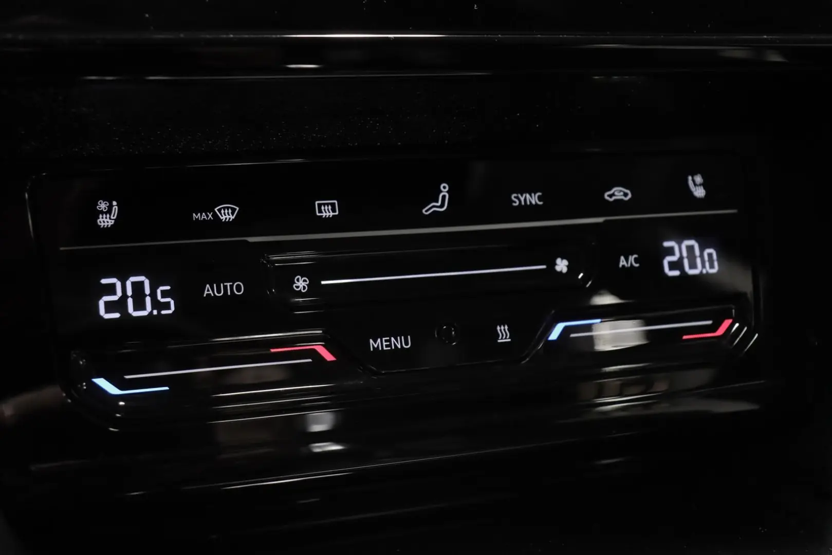 Arteon 2.0TDI DSG Elegance  PANO AHK STANDHEIZ.