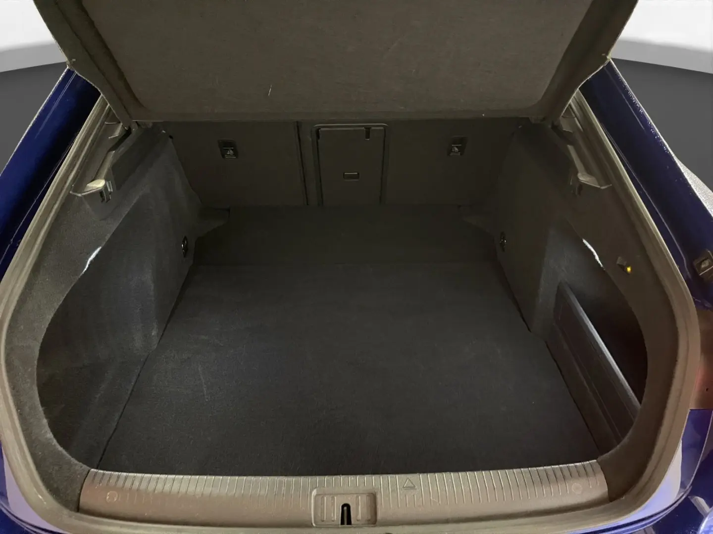 Arteon 2.0 TDI 4M R-Line AHK Matrix LM 20  Navi