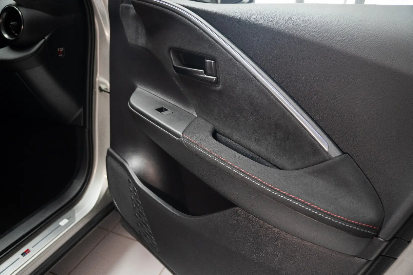 Toyota C-HR 2.0 Hybrid GR SPORT  STOC  4 ANI GARANTIE