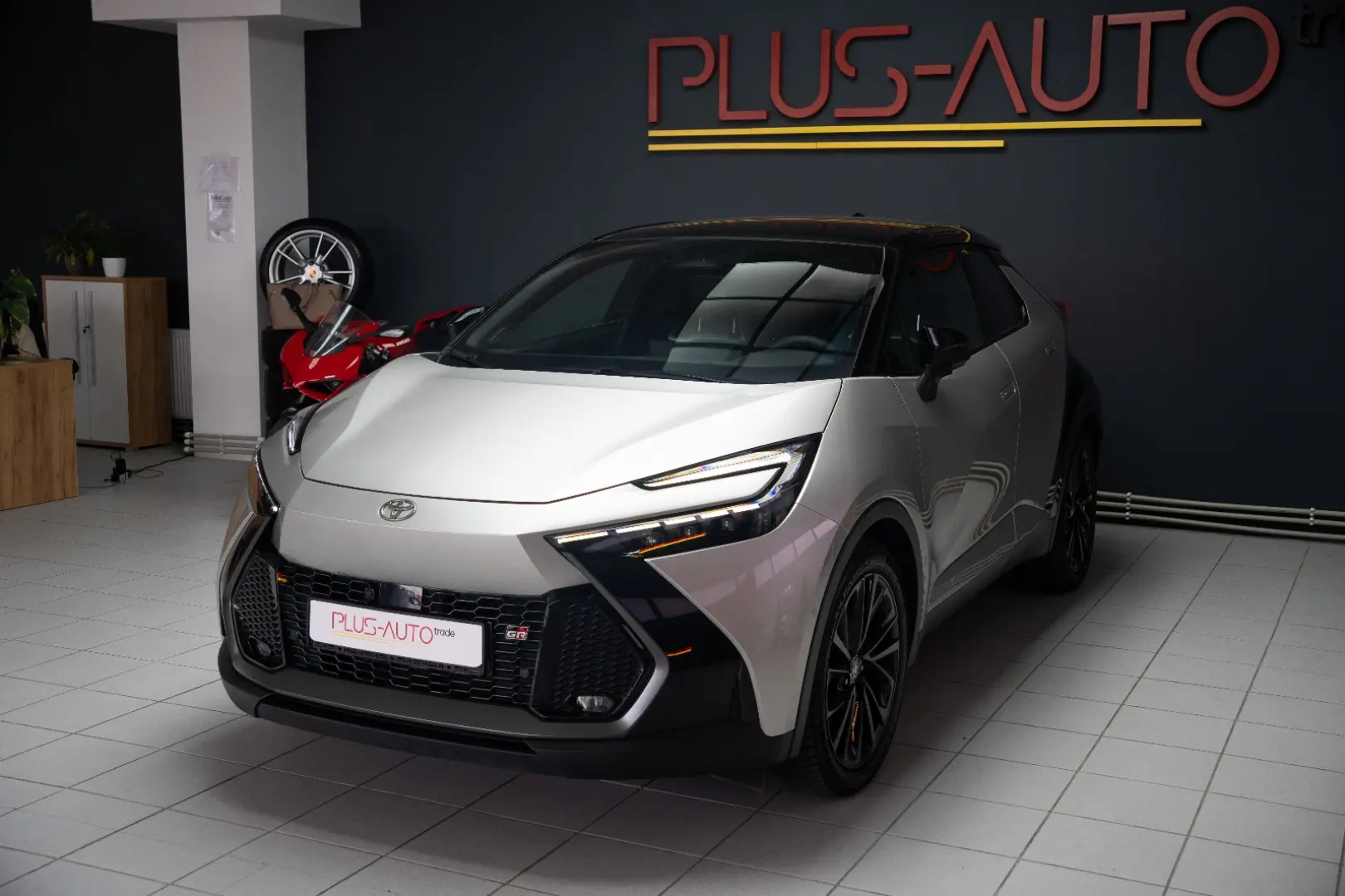 Toyota C-HR 2.0 Hybrid GR SPORT  STOC  4 ANI GARANTIE