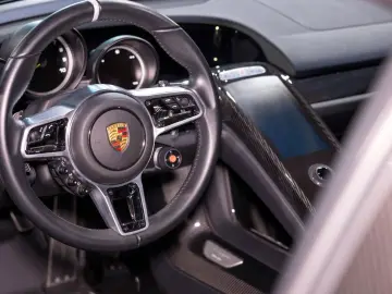 918 SPYDER   LIFTING   CARBON