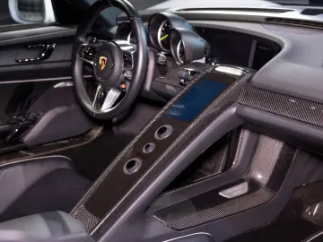 918 SPYDER   LIFTING   CARBON