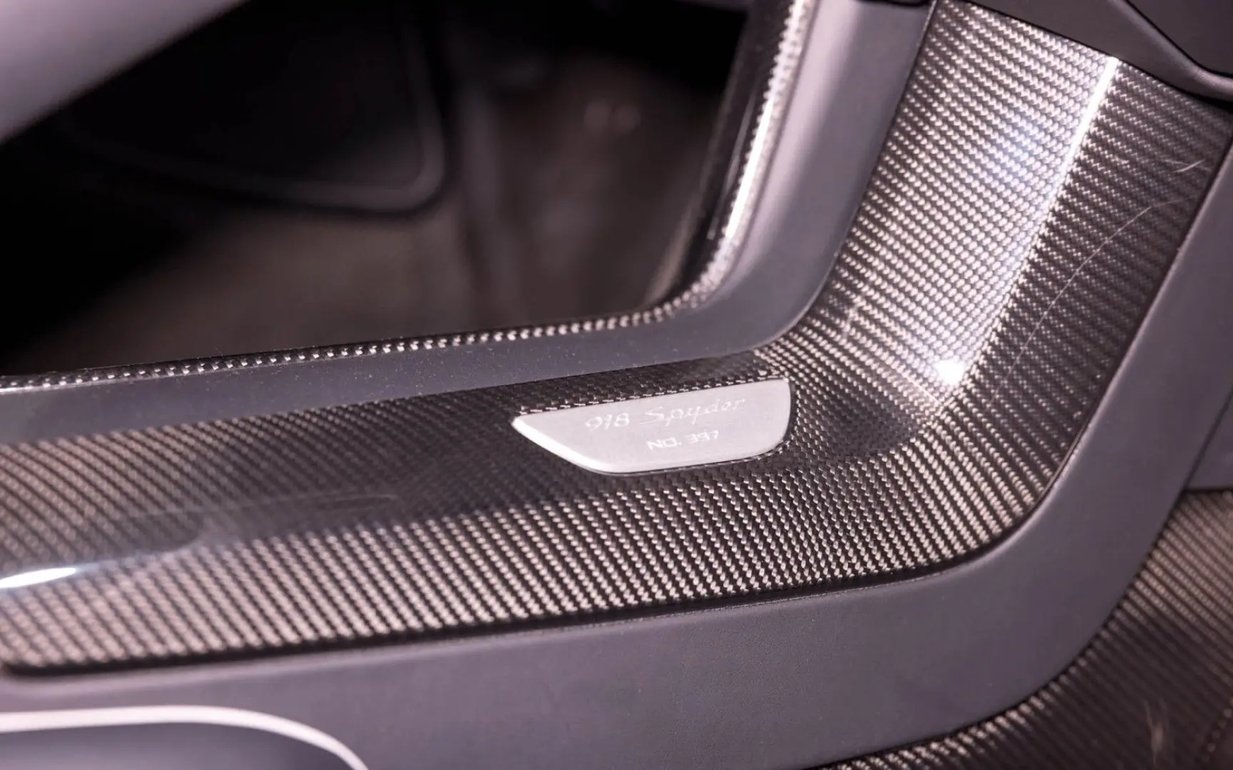 918 SPYDER   LIFTING   CARBON