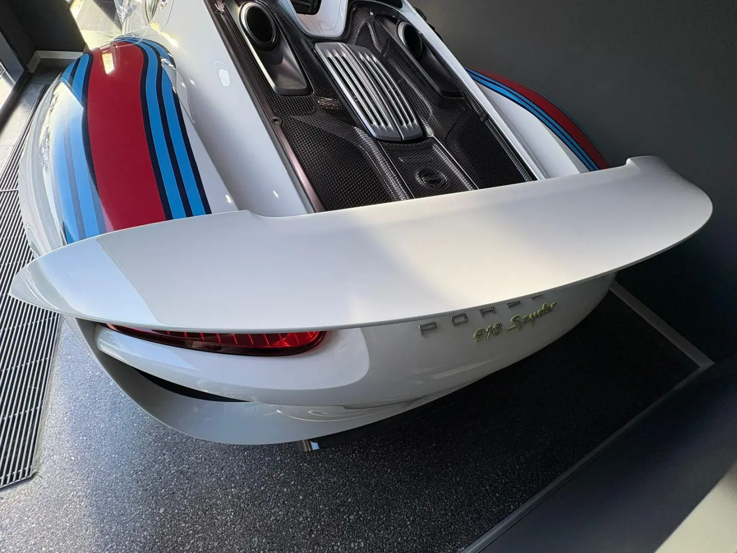 918 SPYDER   LIFTING   CARBON