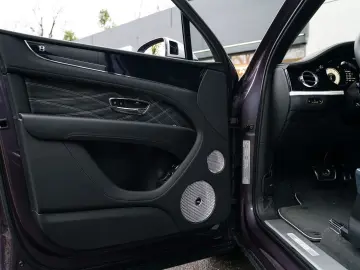 Bentayga EWB Mulliner V8