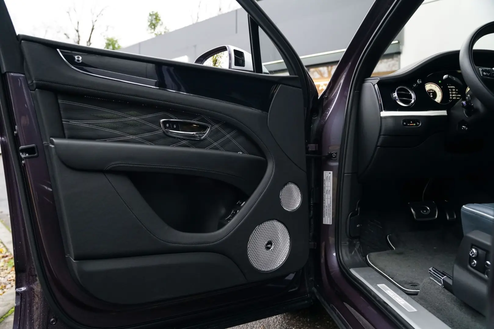 Bentayga EWB Mulliner V8