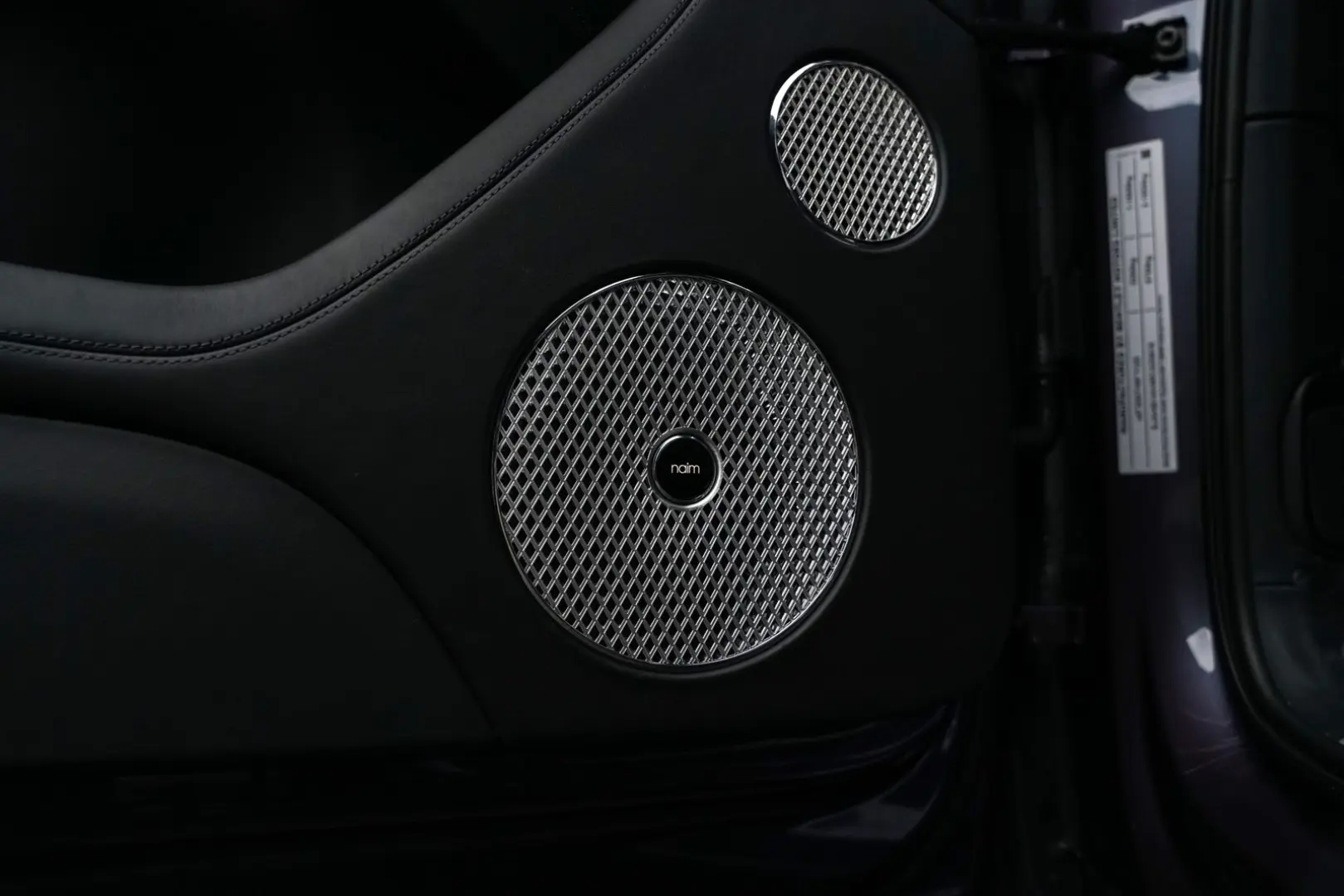 Bentayga EWB Mulliner V8