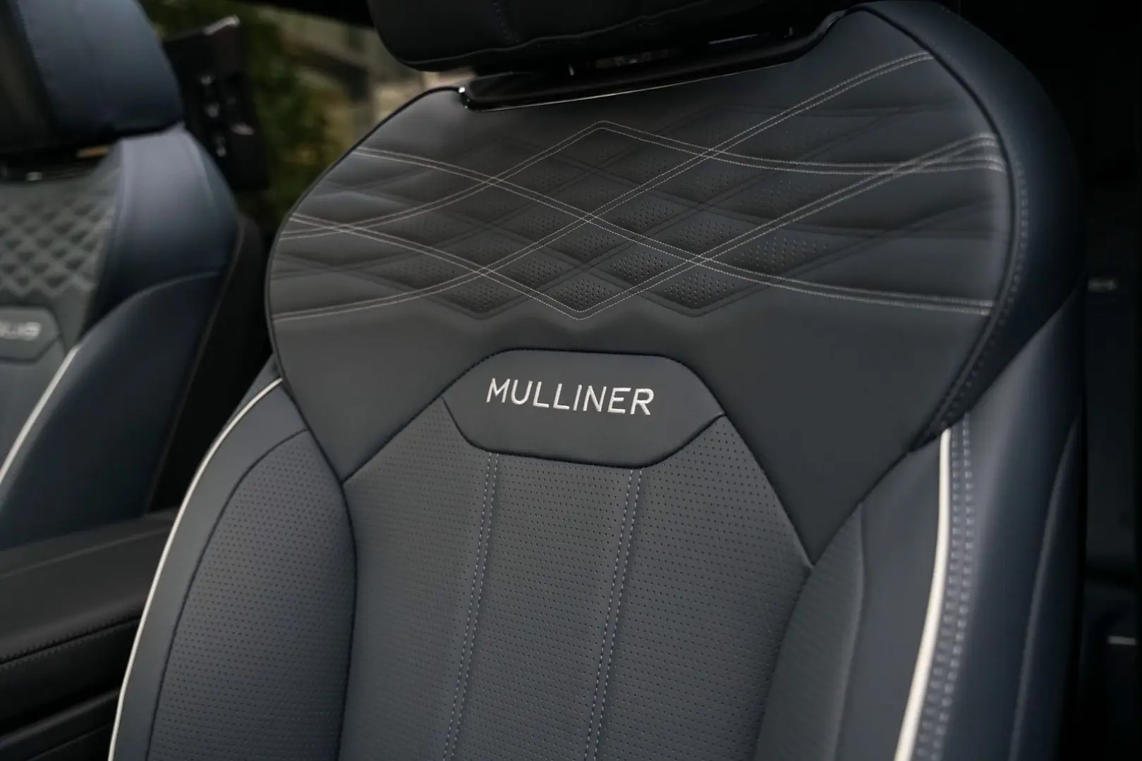 Bentayga EWB Mulliner V8