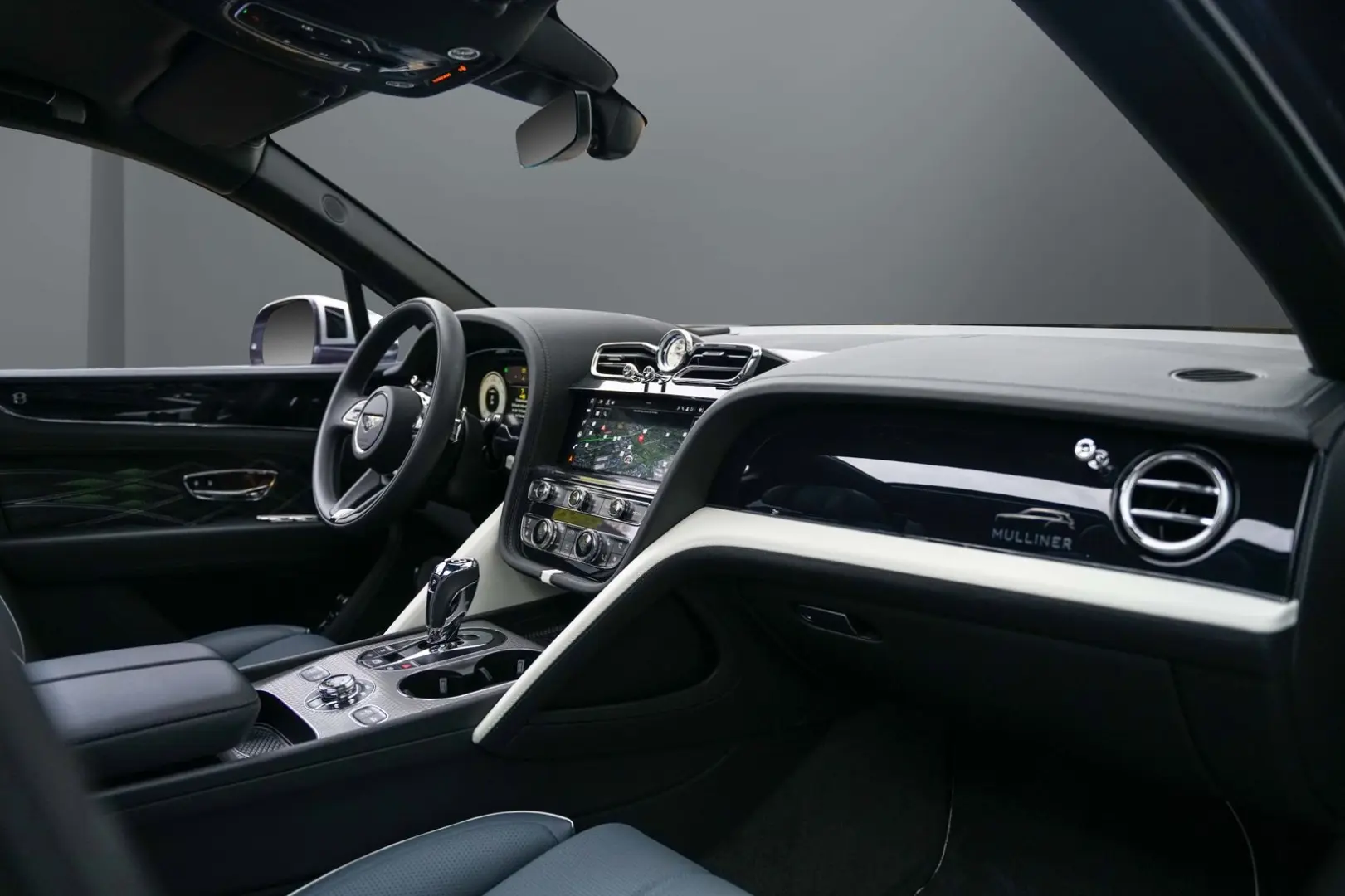 Bentayga EWB Mulliner V8