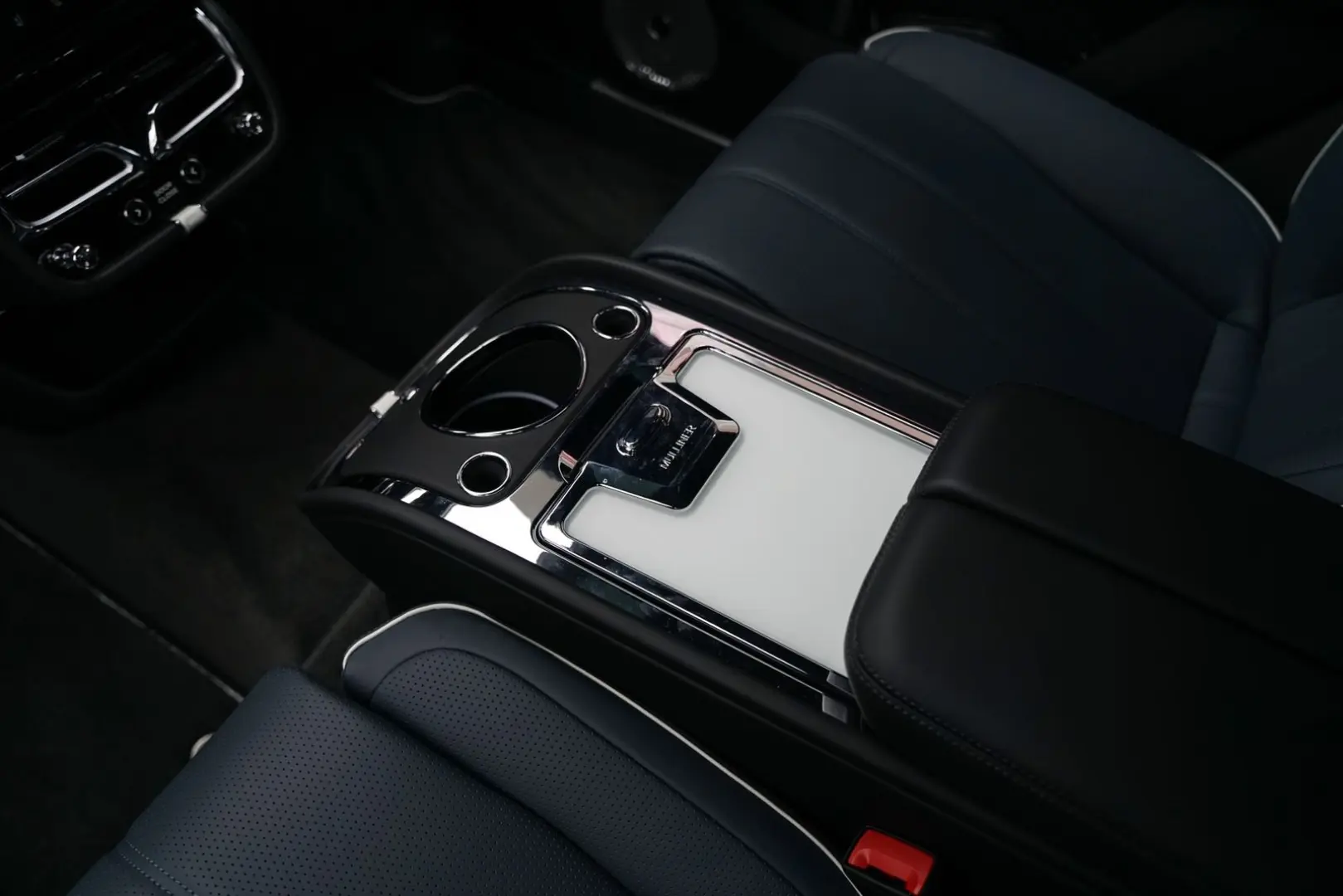 Bentayga EWB Mulliner V8