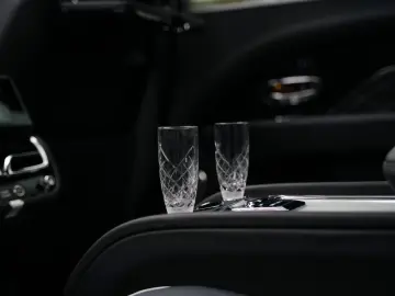 Bentayga EWB Mulliner V8