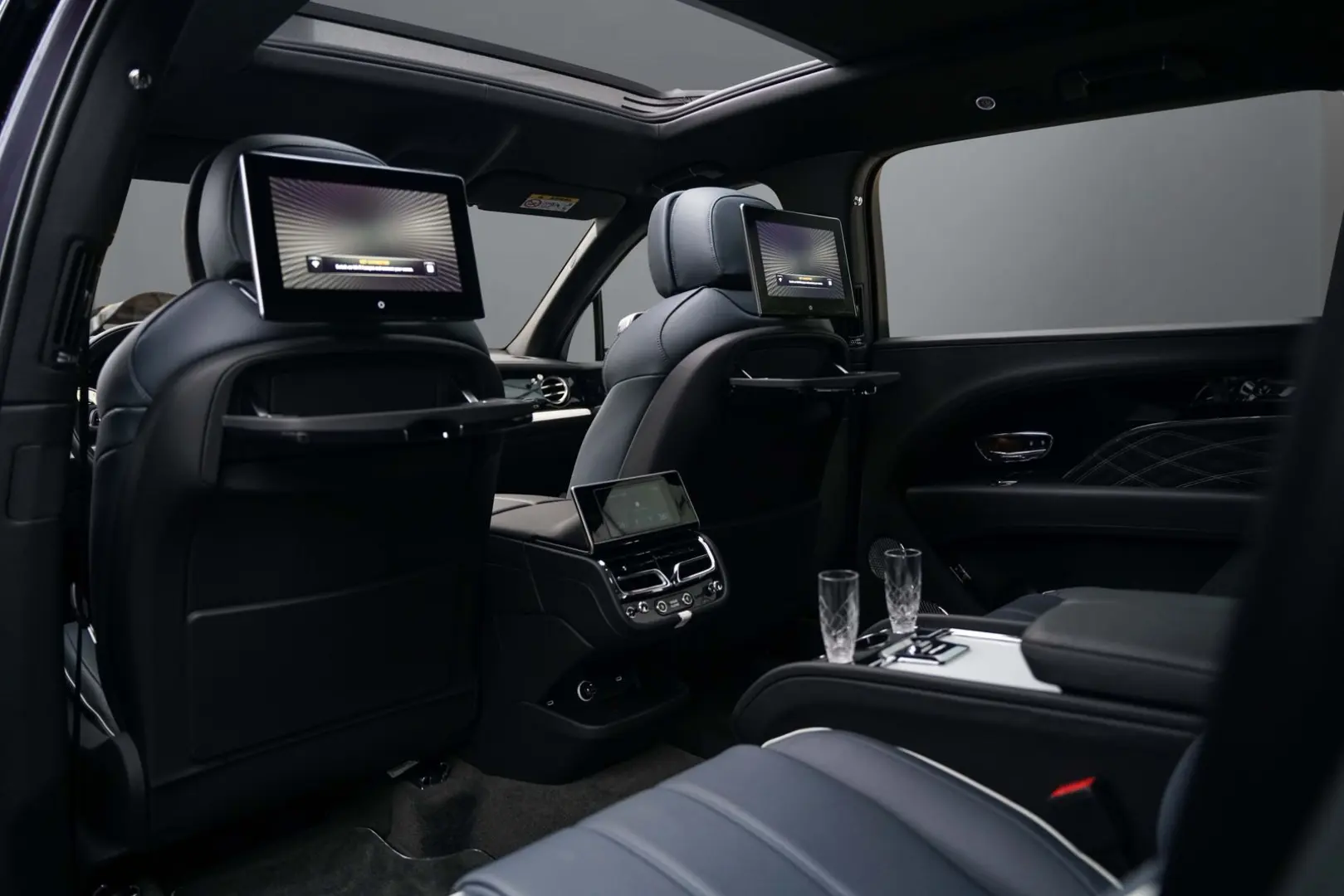 Bentayga EWB Mulliner V8