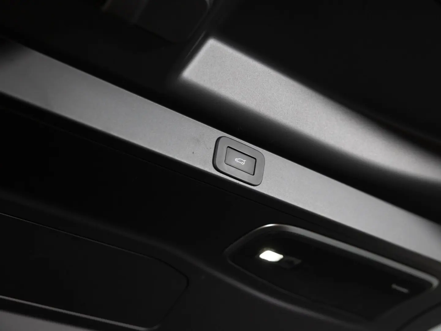 Range Rover P550e Autobiography  Shadow Line