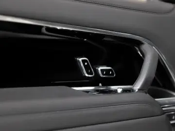 Range Rover P550e Autobiography  Shadow Line