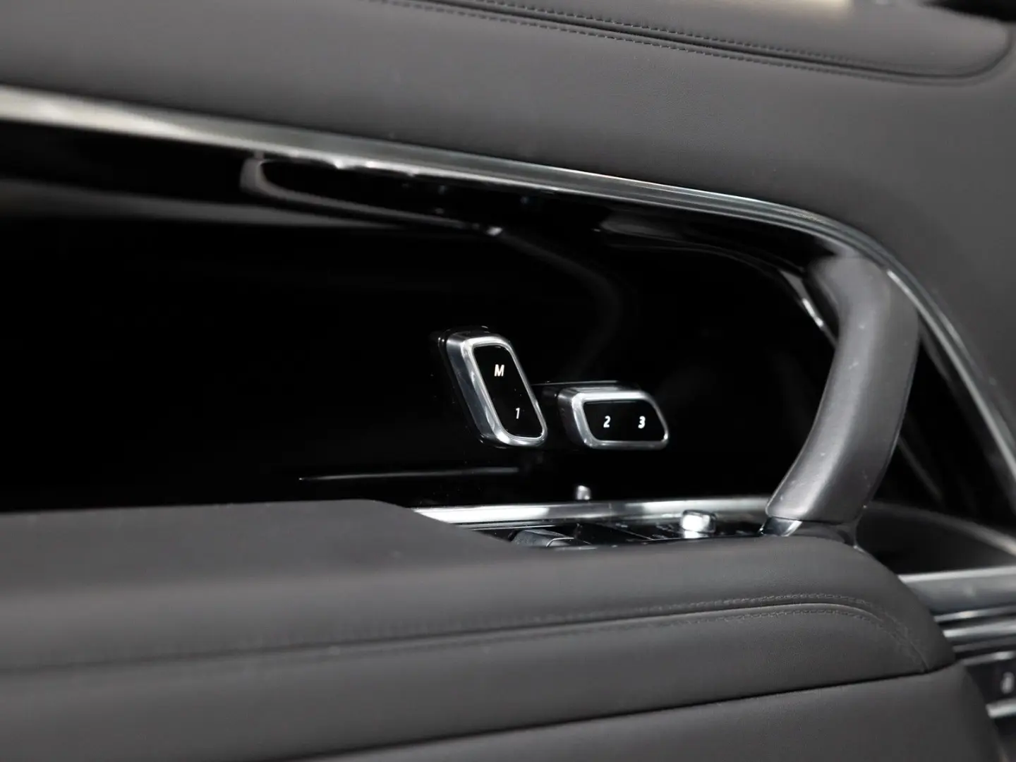 Range Rover P550e Autobiography  Shadow Line