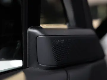 Range Rover P550e Autobiography  Shadow Line