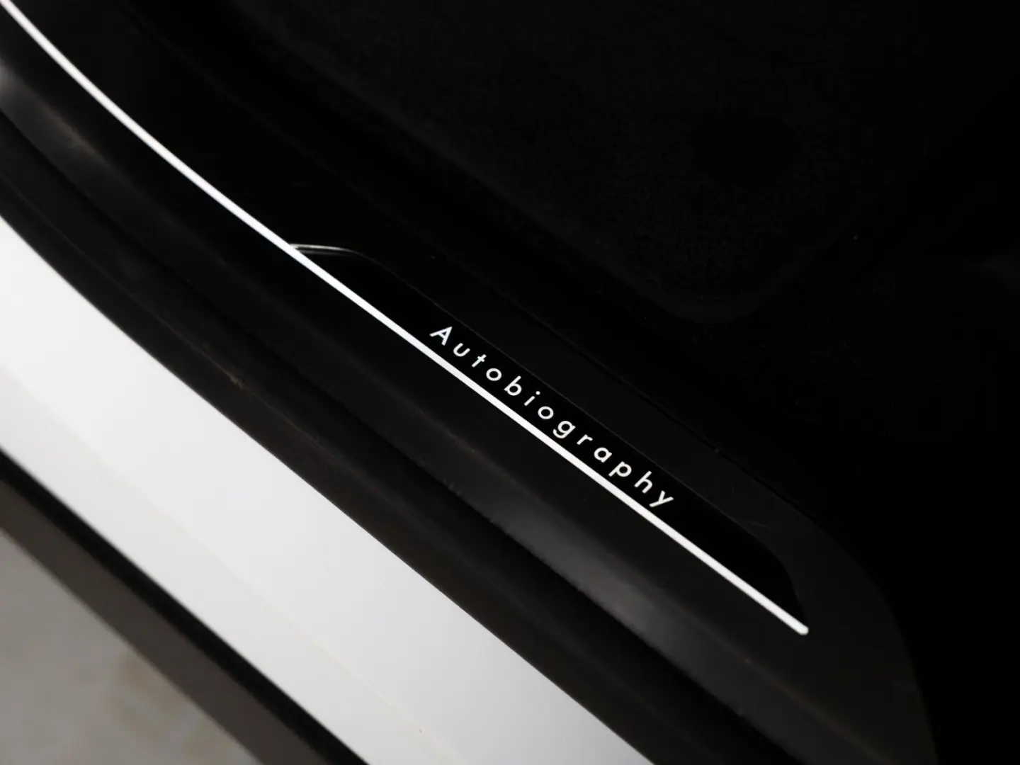 Range Rover P550e Autobiography  Shadow Line