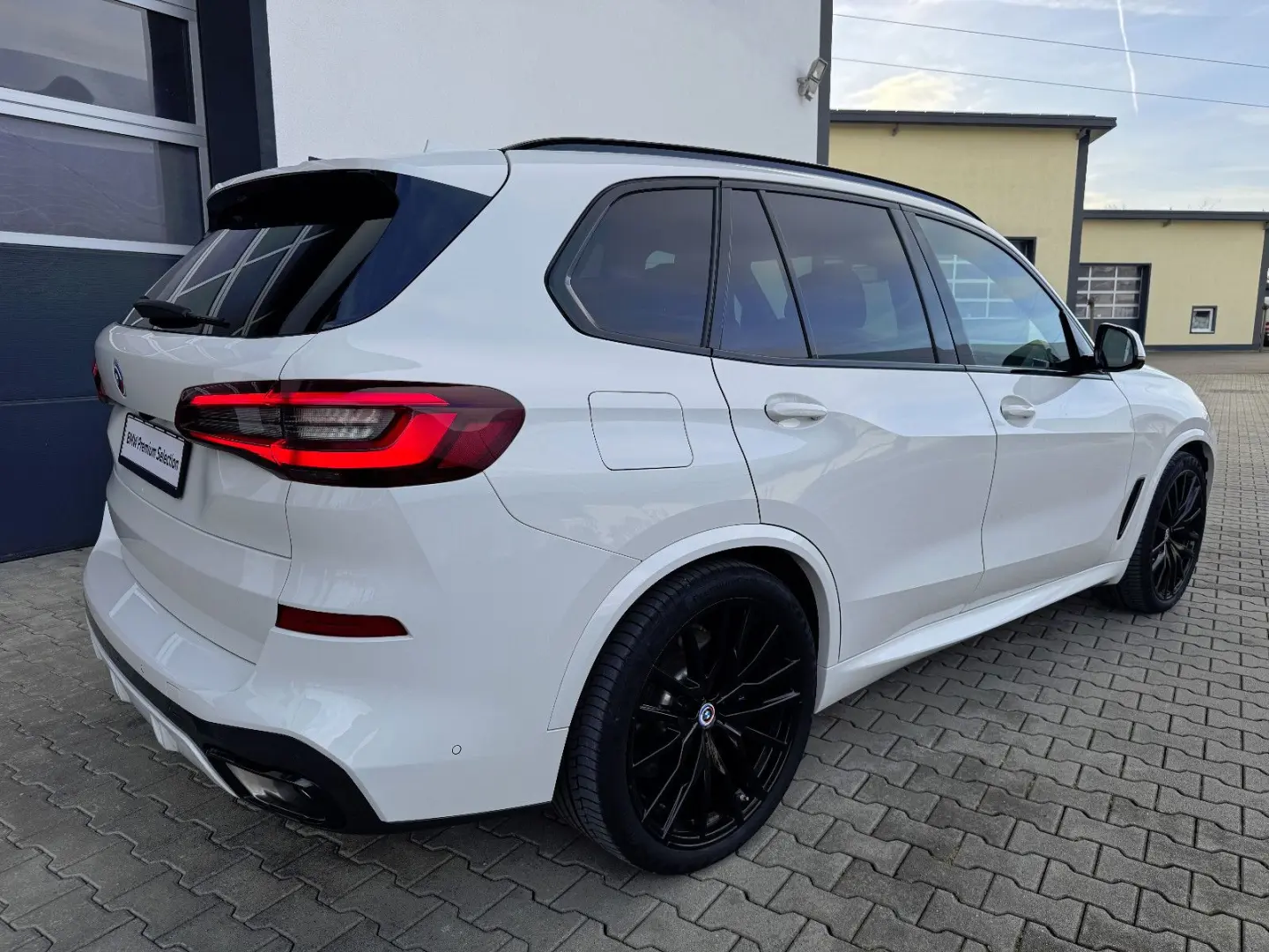 X5 xDr. 45e M SPORT PANO AHK H&K LASER SITZLÜFT.