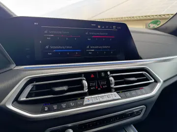 X5 xDr. 45e M SPORT PANO AHK H&K LASER SITZLÜFT.