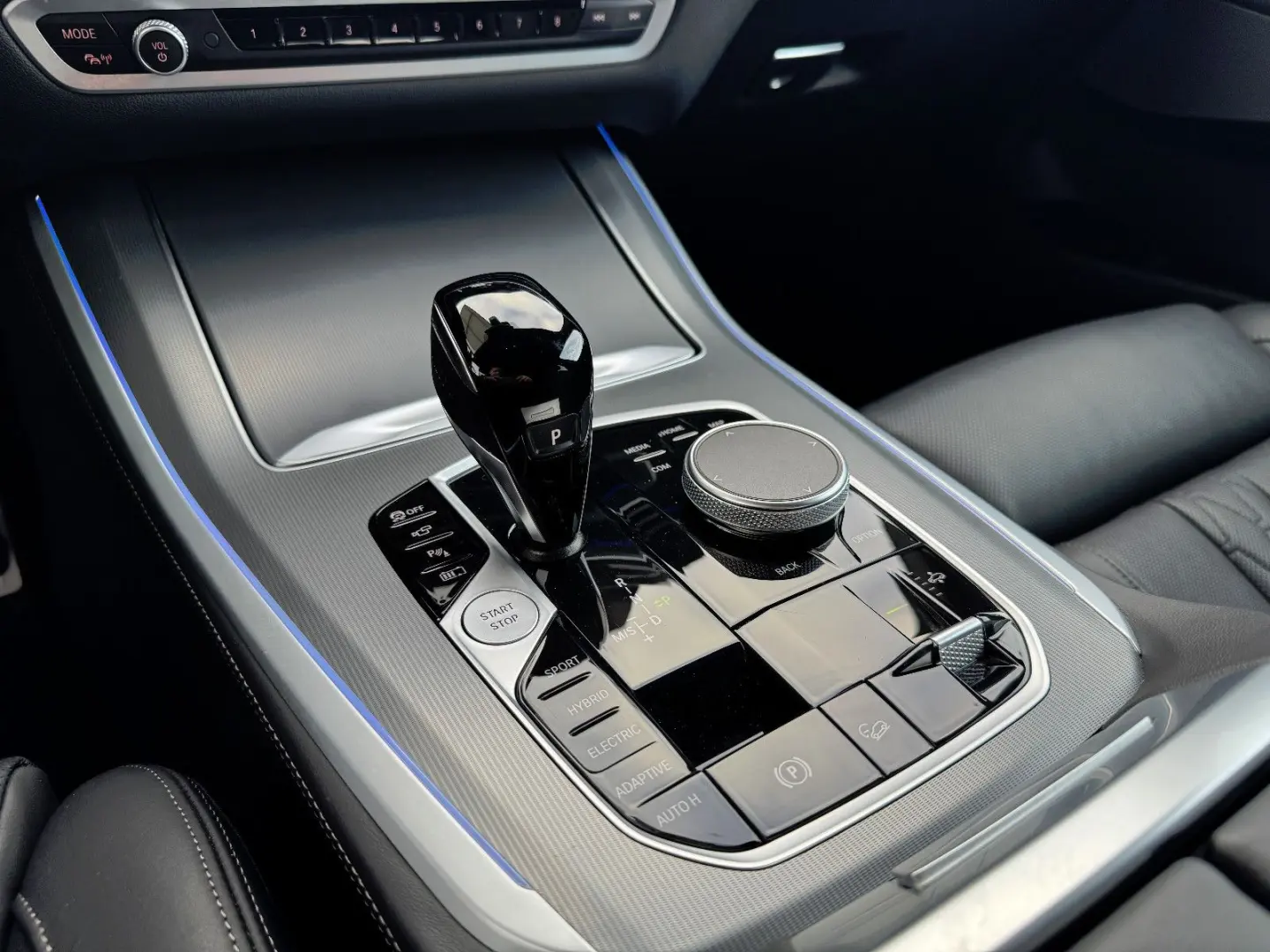 X5 xDr. 45e M SPORT PANO AHK H&K LASER SITZLÜFT.