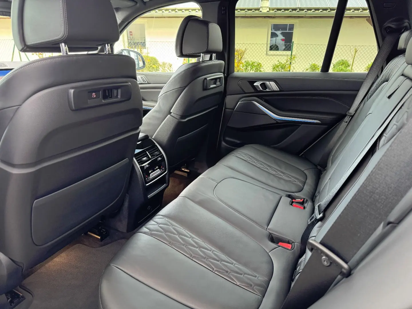 X5 xDr. 45e M SPORT PANO AHK H&K LASER SITZLÜFT.