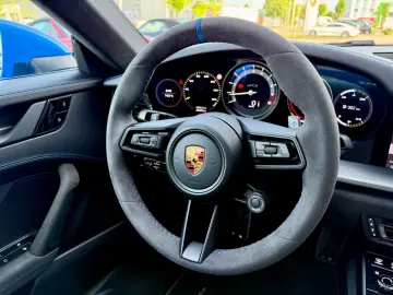 911 992 GT3 SCHALE MATRIX LIFT BOSE RKAM APROVED