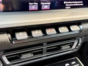 911 992 GT3 SCHALE MATRIX LIFT BOSE RKAM APROVED