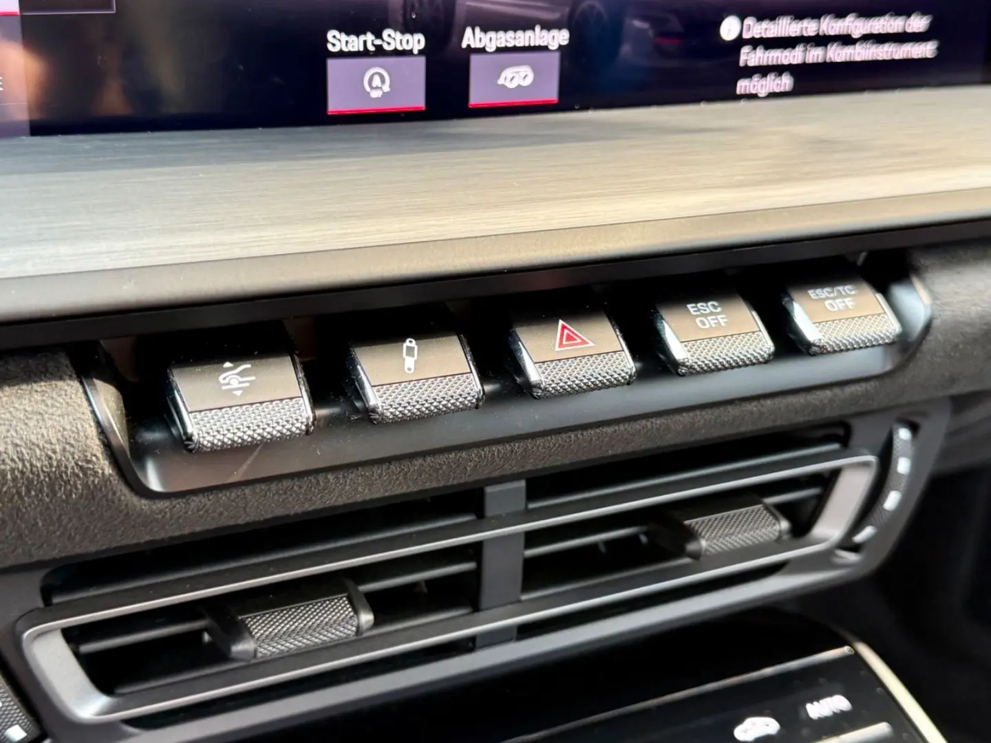 911 992 GT3 SCHALE MATRIX LIFT BOSE RKAM APROVED