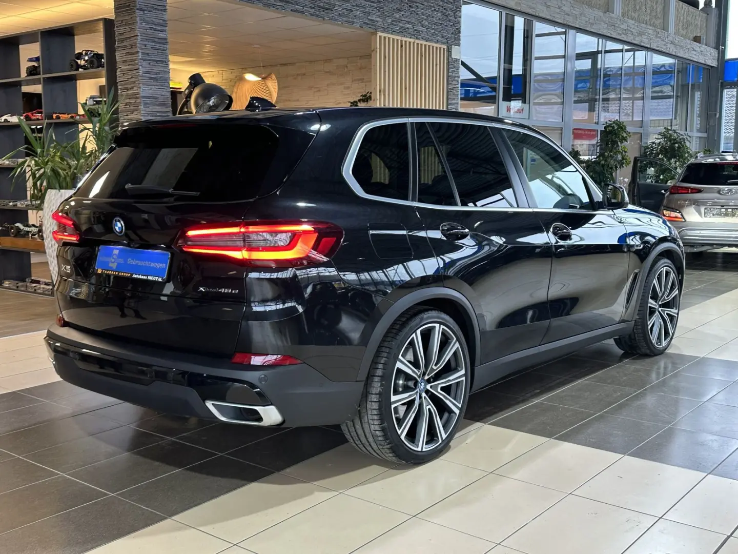 X5 45e Innovations 4XSHZ LED R.Cam Nav HUD 22LM