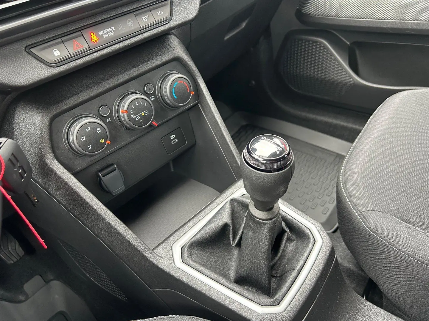 Dacia Logan ECO-G 100 MT6 Expression 2025