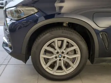 X5 xDr45e Laser DisplayKey H&K AmbientAir HUD GestureControl