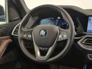 X5 xDr45e Laser DisplayKey H&K AmbientAir HUD GestureControl