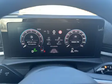 Noul T-Roc Life 1.5 eTSI DSG