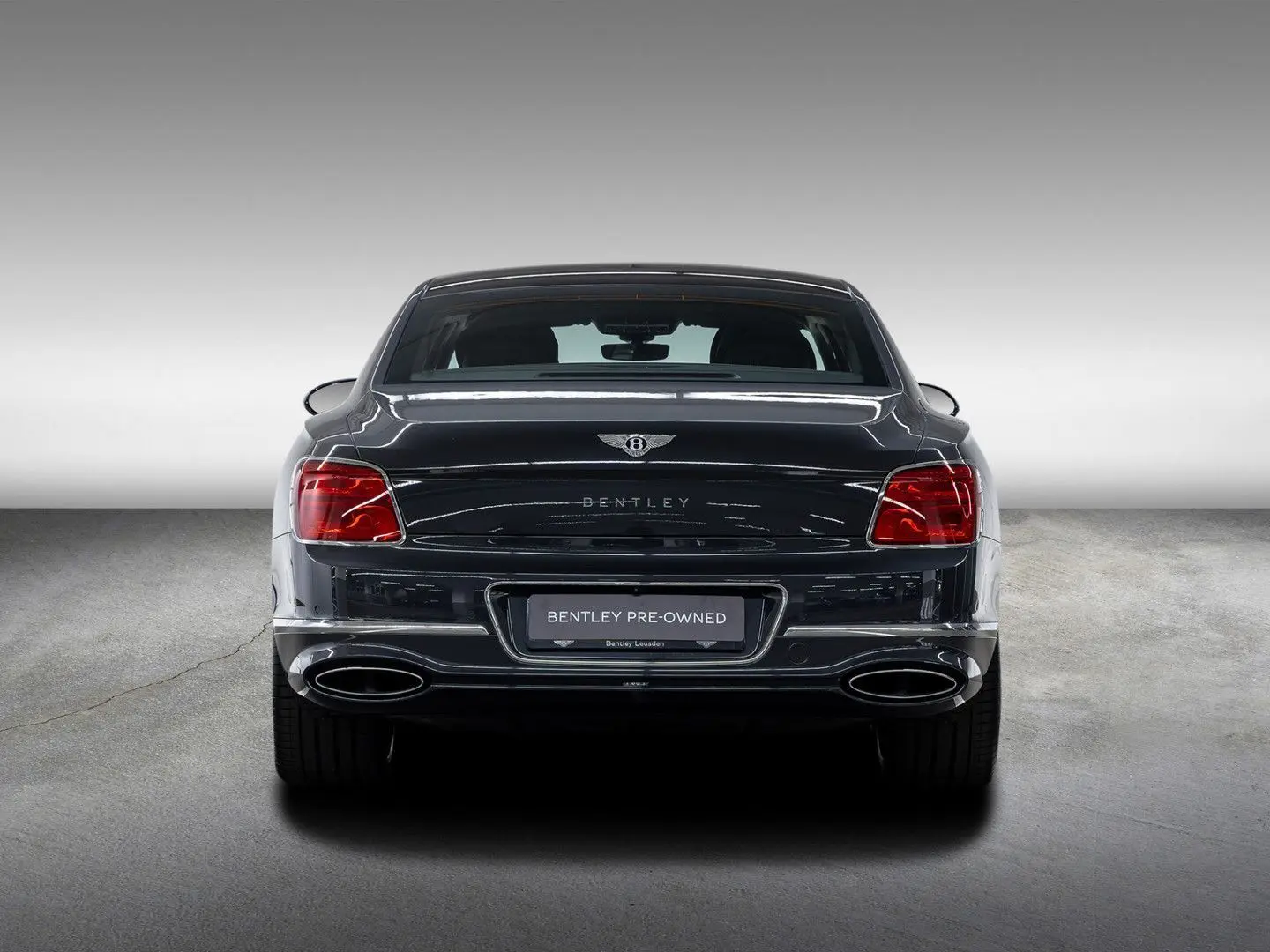 Flying Spur W12 MY22   NAIM   Rotating Display