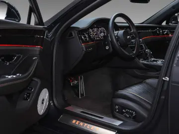 Flying Spur W12 MY22   NAIM   Rotating Display