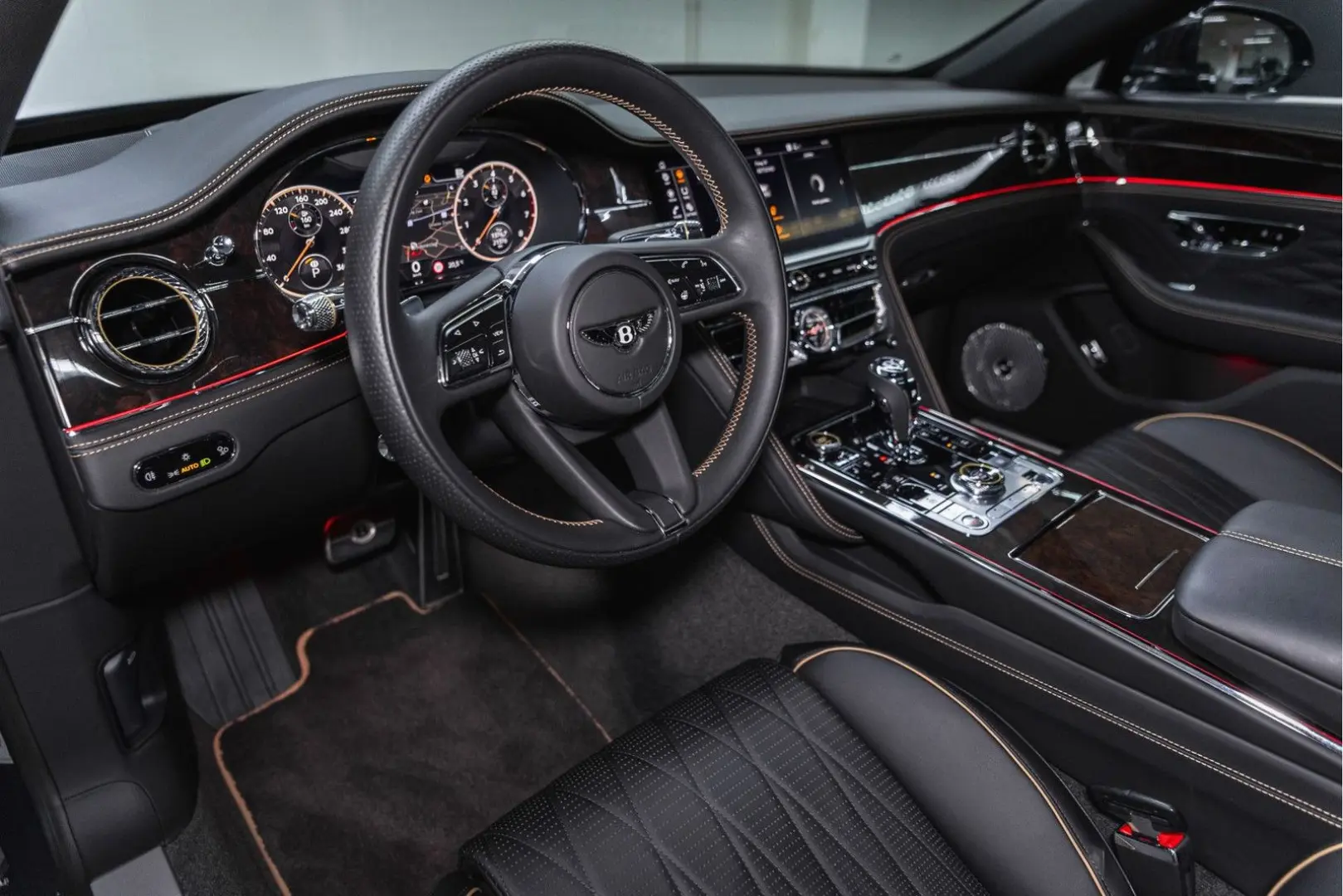 Flying Spur W12 MY22   NAIM   Rotating Display